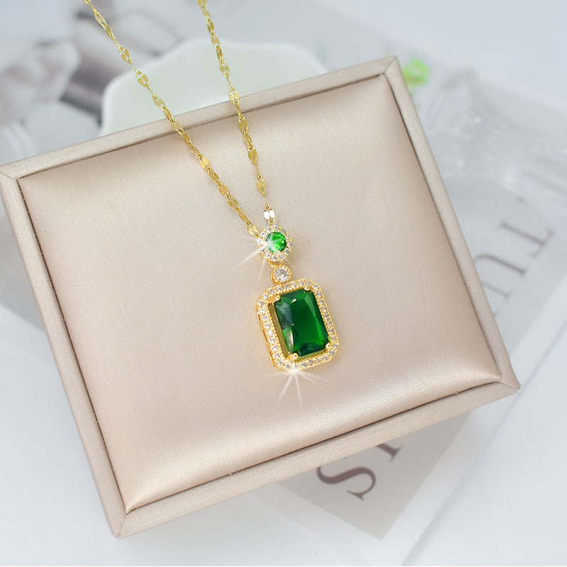 Fashion Emerald Perfume Bottle Pendant Necklace for Women Classic Bridal Wedding Dinner Jewelry Accessories Birthday Gift